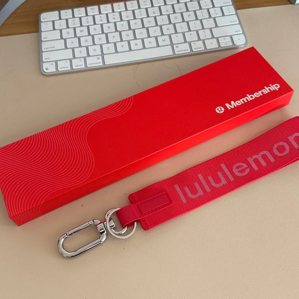 Lululemon Pinnacle Member Box & Keychain - Picture 2 of 2
